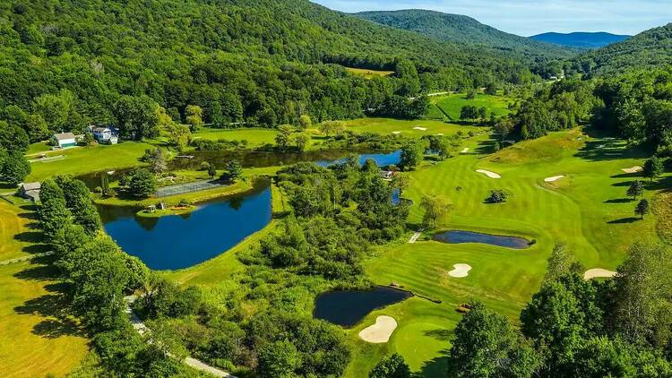 The farm estate with private golf course in Middletown Springs