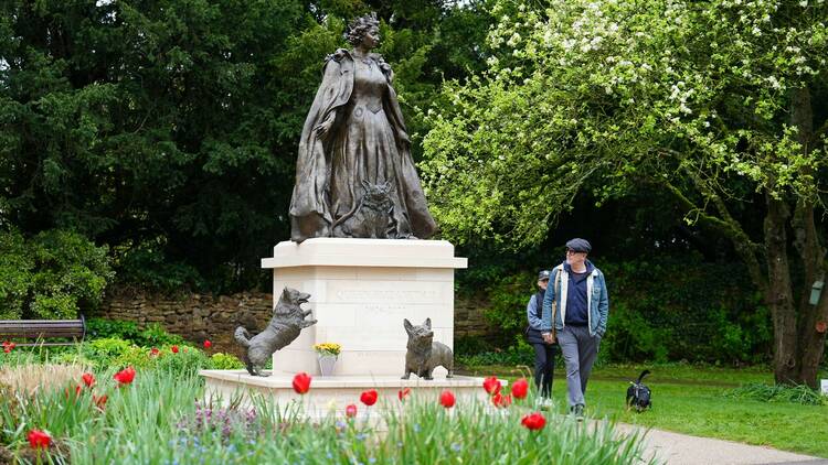 Statue of Queen Elizabeth II in Rutland