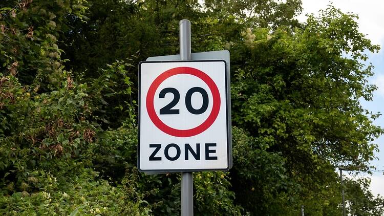 20mph sign in the UK