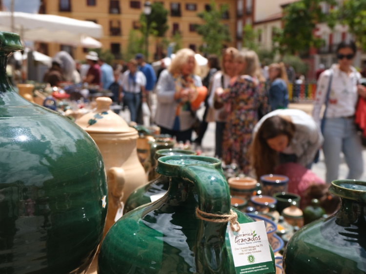 Feria de la Cacharrería, el gran mercadillo de cerámica y platos bonitos de Madrid
