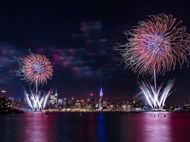 Independence Day fireworks above the Manhattan skyline on July 4, 2013 in Weehawken, New Jersey.