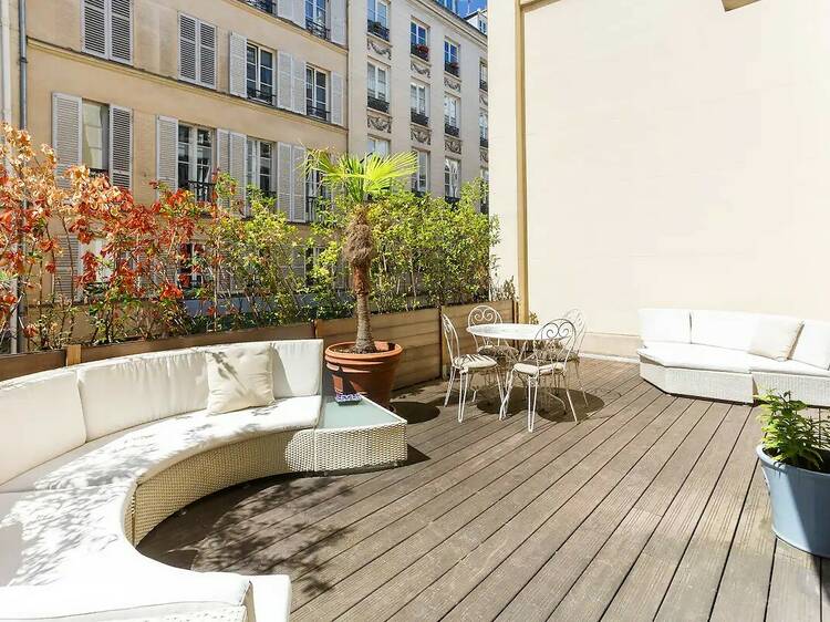 The terrace apartment in the Champs Elysées