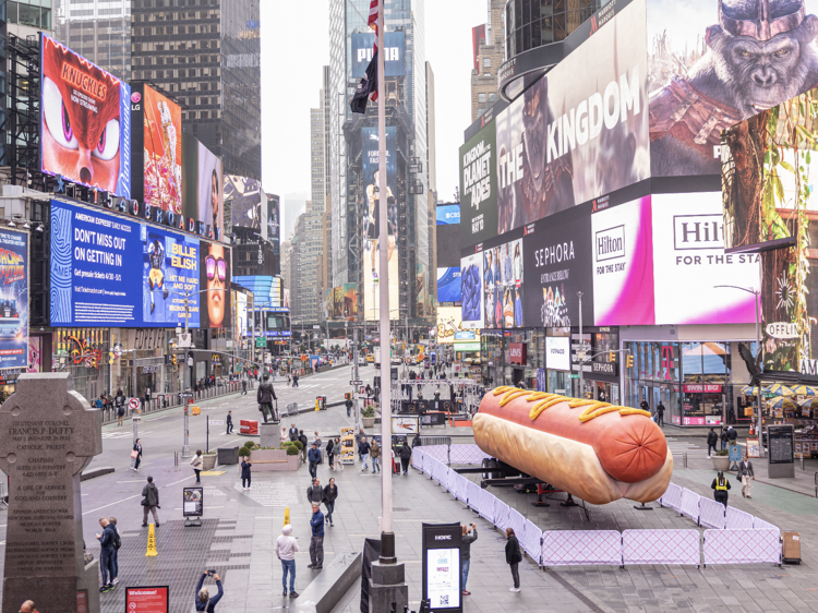 "Hot Dog in the City" in Times Square