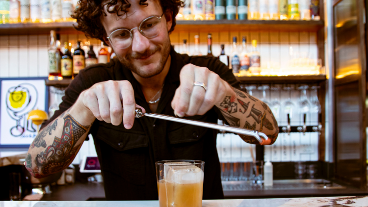 Bartender preparing a cocktail at Bar Spontana.
