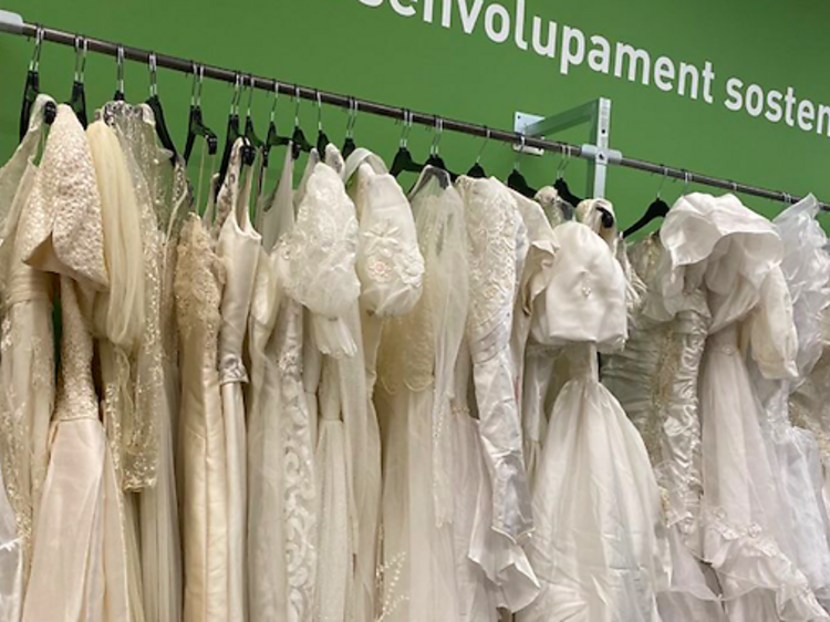Vestidos de novia a partir de 30 euros (antes costaban 1.000) solo tres días en esta conocida tienda de segunda mano de Barcelona