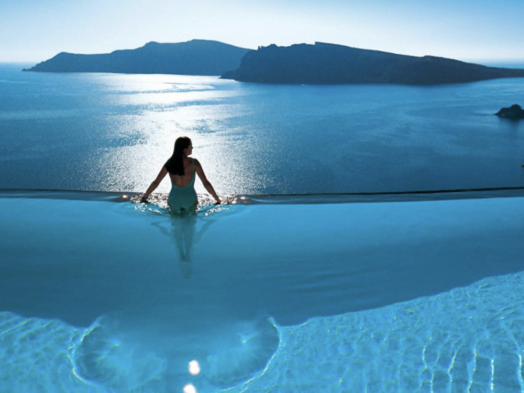 16 best hotels in Santorini for a glimpse of paradise