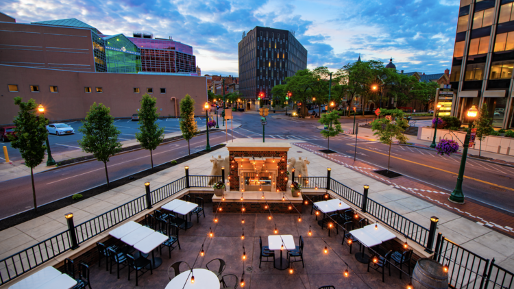 Marriott Downtown Syracuse Eleven Waters exterior