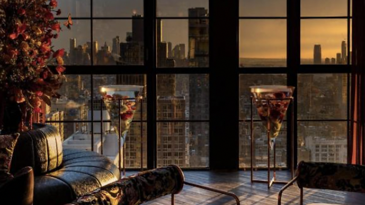 Cocktail lounge with floor to ceiling panoramas of Manhattan. 