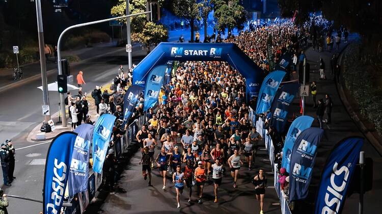 Crowds of people at the starting line for the Run Melbourne marathon.