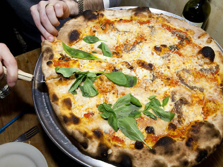 Why is beloved Brooklyn pizzeria Lucali suddenly all over Yelp?