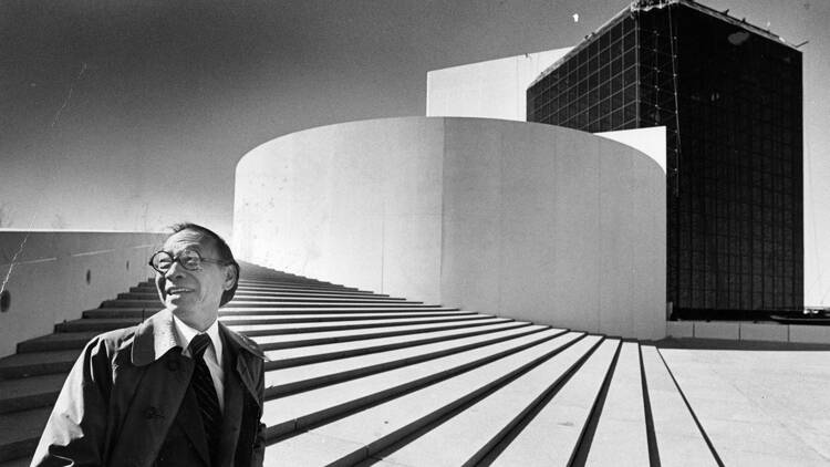 I. M. Pei outside John F. Kennedy Presidential Library and Museum