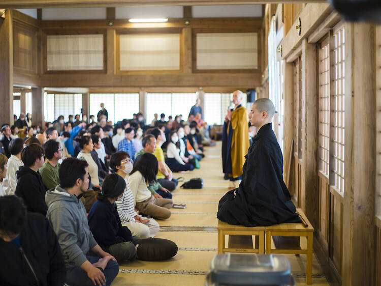 横浜で世界最大規模となる1200人が参加する座禅イベントが開催