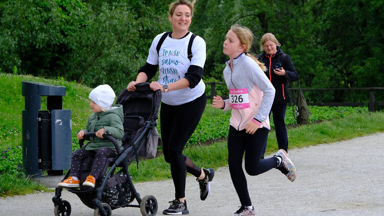 Zagreb charity run raises money for fight against ovarian cancer