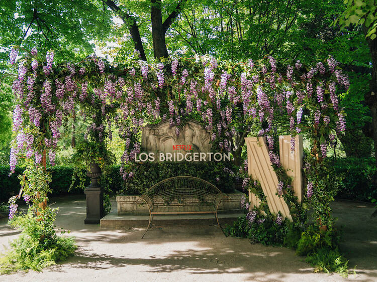 Aparece el jardín de Los Bridgerton en Madrid y te contamos cómo visitarlo