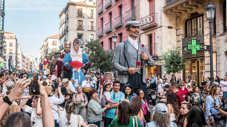 San Isidro. Pasacalles de Gigantes y Cabezudos