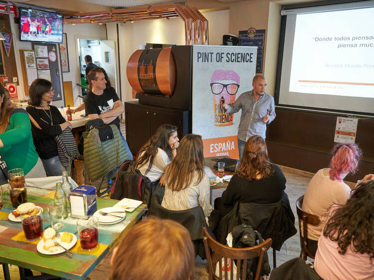 La ciencia llega a los bares de Madrid con interesantes charlas gratuitas