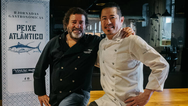 O chef japonês Hideki Matsuhisa e o cozinheiro basco Iñaki López de Viñaspre