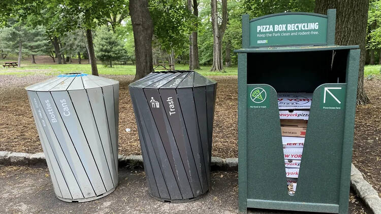 Pizza recycling box in Central Park
