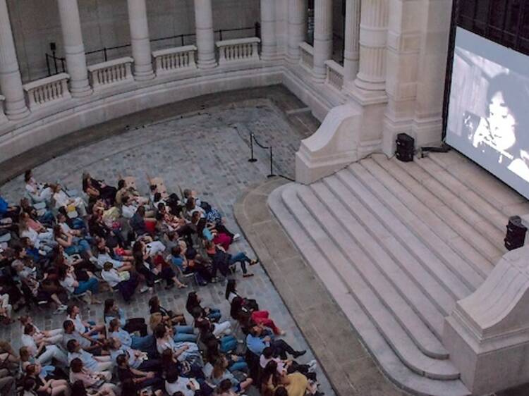Un cinéma en plein air à la programmation ultra-mode débarque dans la cour d’un musée du 16e arrondissement