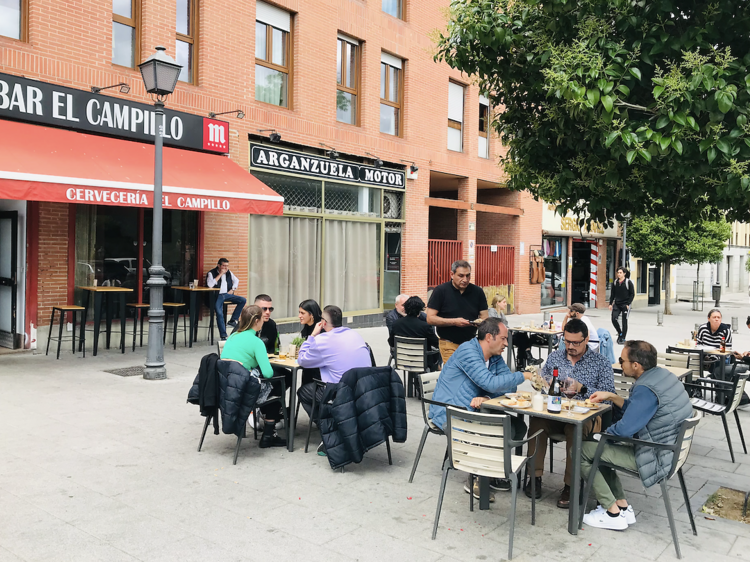 Cañas, tapas y tú en el Rastro de Madrid: estrenamos un nuevo viejo bar de precios populares y raciones grandes