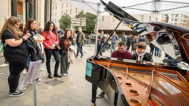 Barcelona, pianos al carrer