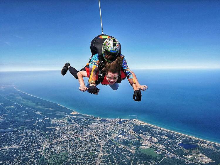 The best places to go skydiving near Chicago