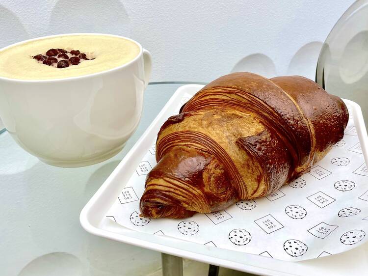 Cookie DPT and Le Dessert team up to create giant croissants