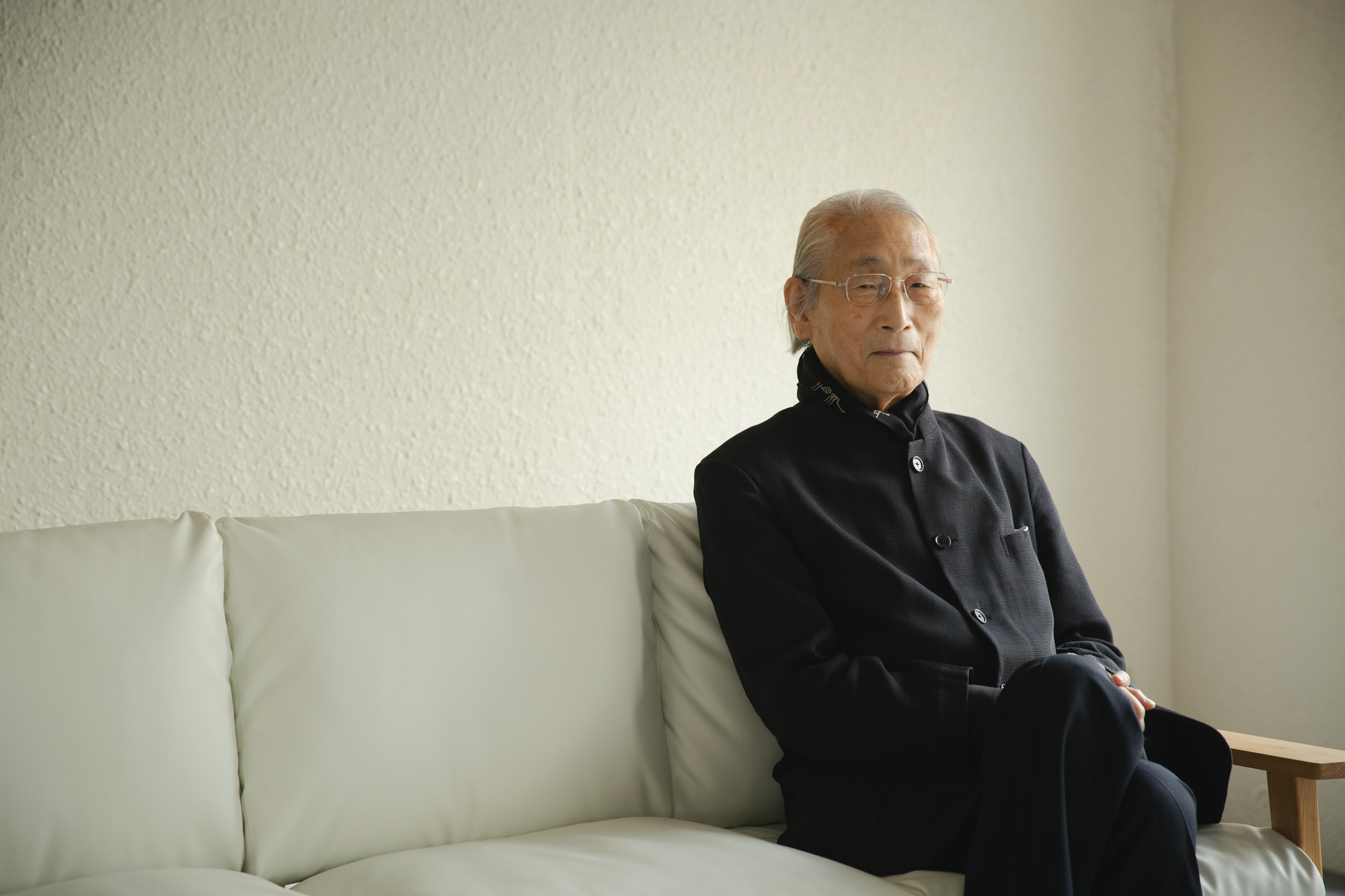 時代の言葉を書き続ける書家、インタビュー：石川九楊