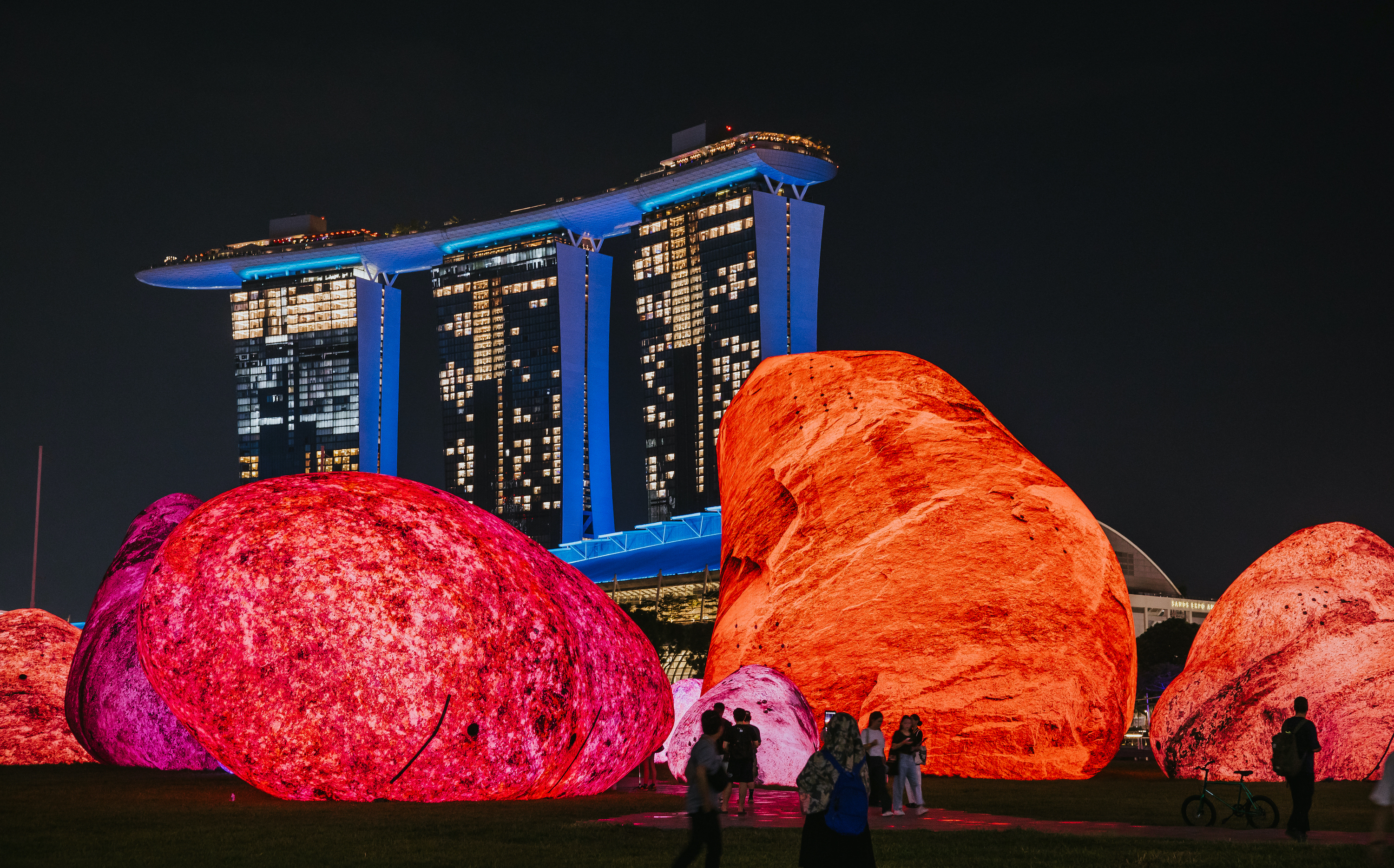 【一点物アートSALE】Pray to nature【S2号】 Top 5 Must-See Art Installations At i Light Singapore 2024