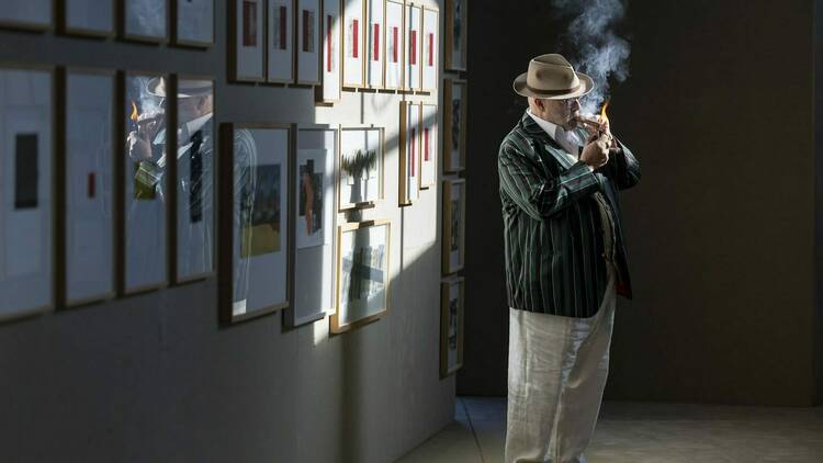 Pedro Cabrita Reis na sua exposição, "Atelier"