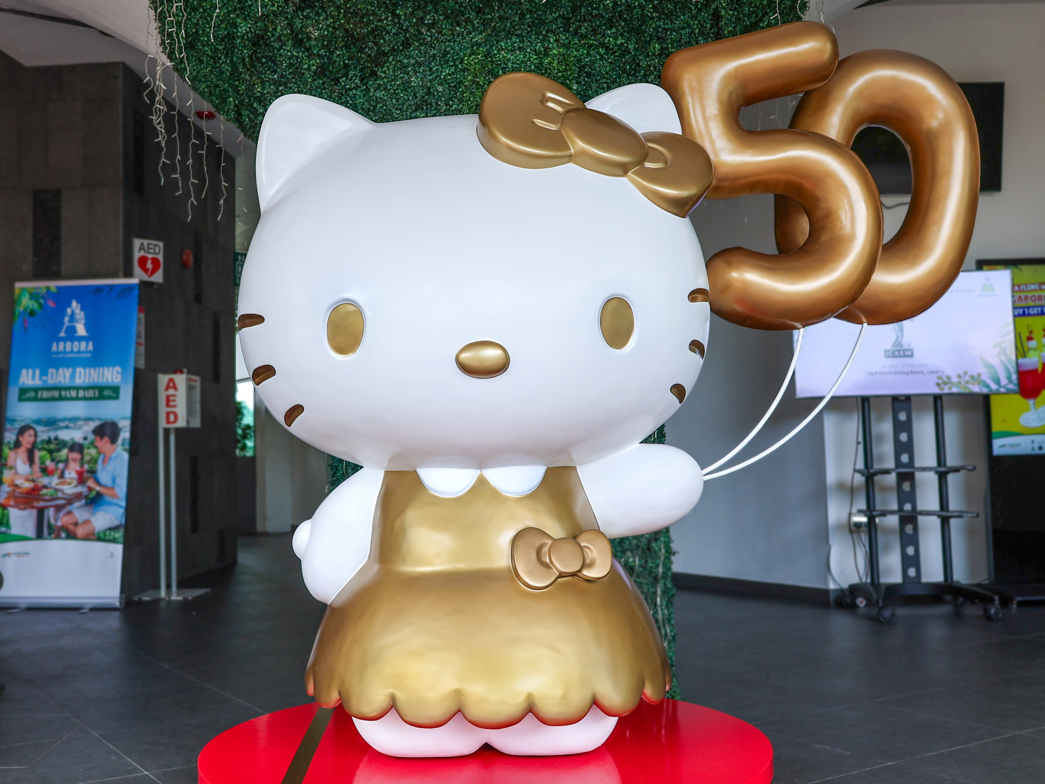 Ride Hello Kitty-Themed Cable Car Cabins Along Mount Faber Line From June 1