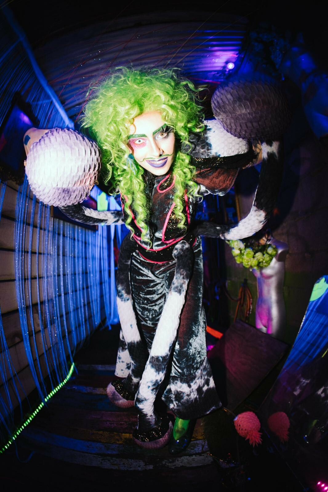 A drag performer with a green wig.