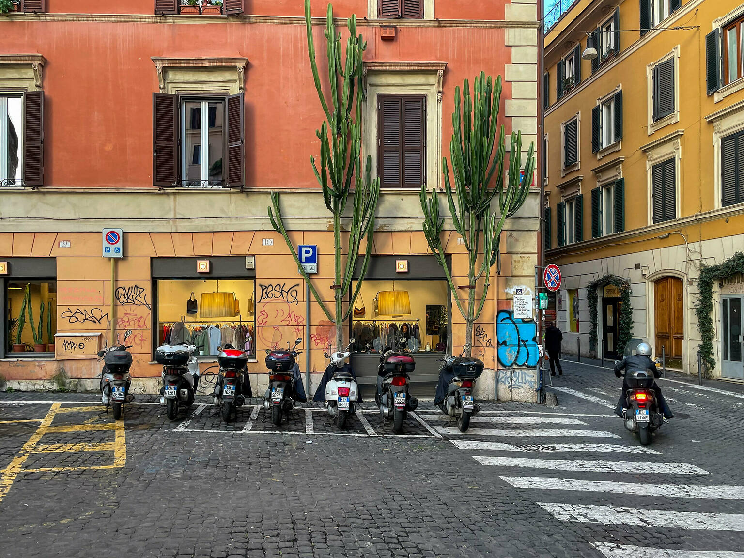 Walk In Rome Shopping Where To Go Shopping in Rome: A Local’s Guide to Clothes, Leather And ...