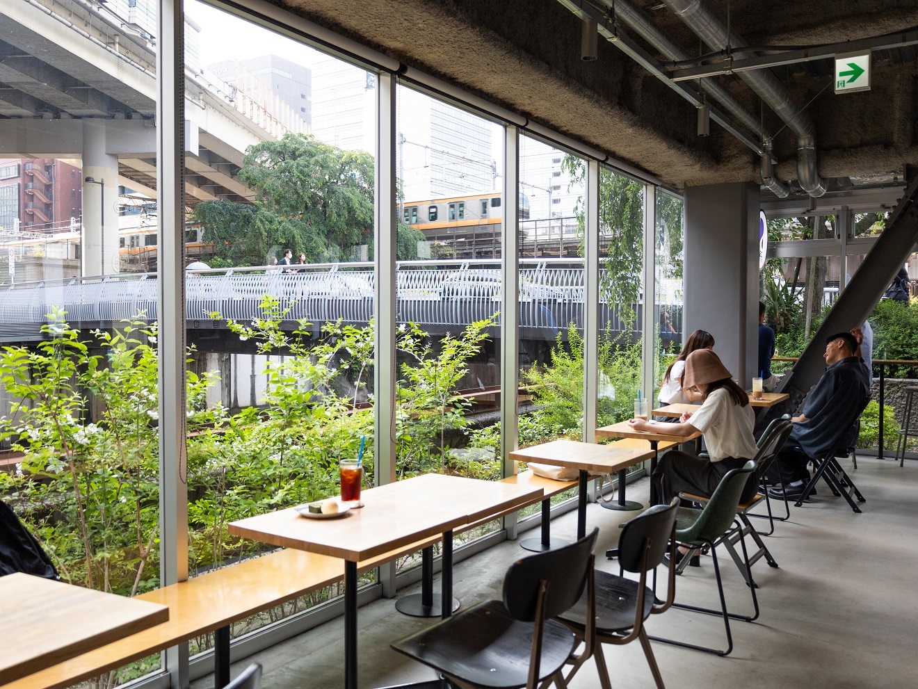 水辺 カフェ 東京