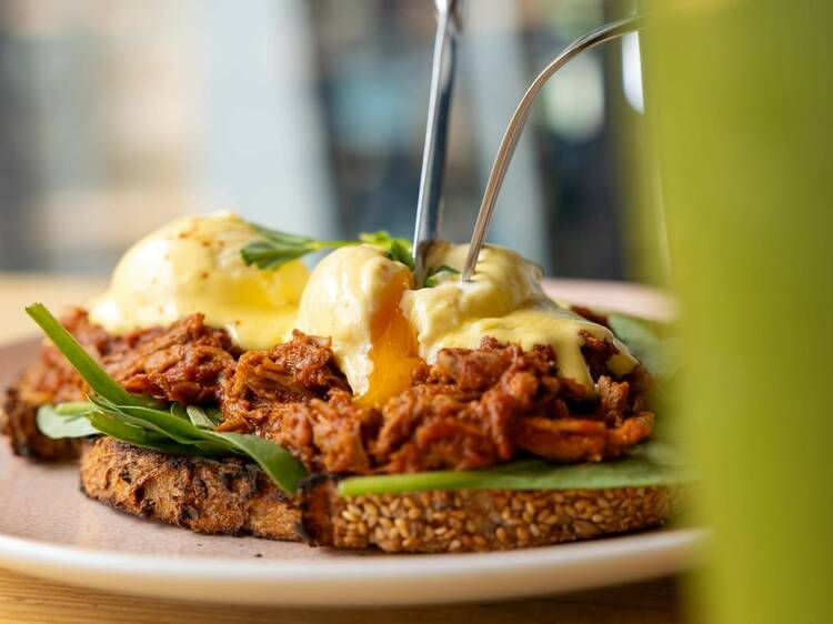 Eggs benedict on pulled pork and toast