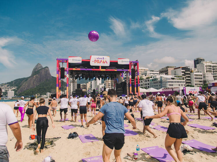Shows e atividades esportivas na Praia de Ipanema