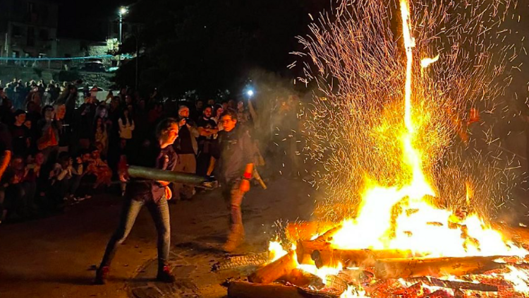 Esta espectacular fiesta dedicada al fuego que se celebra por San Juan está reconocida por la Unesco