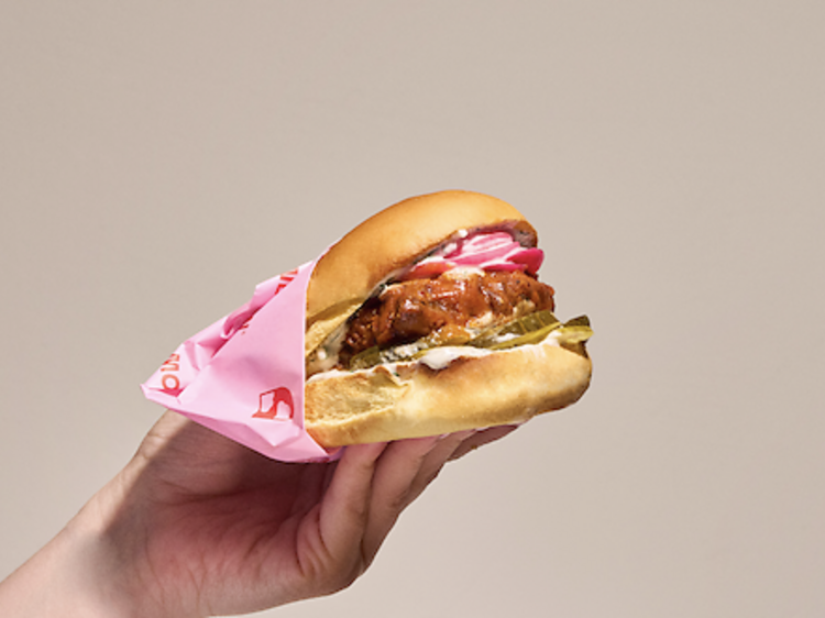 El fried chicken sandwich (9 €) de The Window