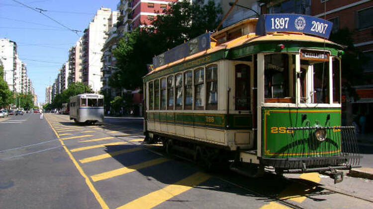 Dar una vuelta en el tranvía histórico de Caballito