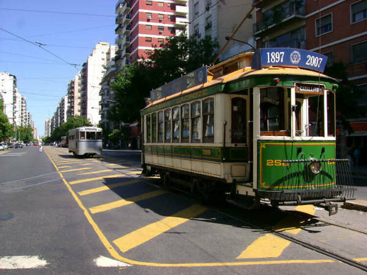 Dar una vuelta en el tranvía histórico de Caballito