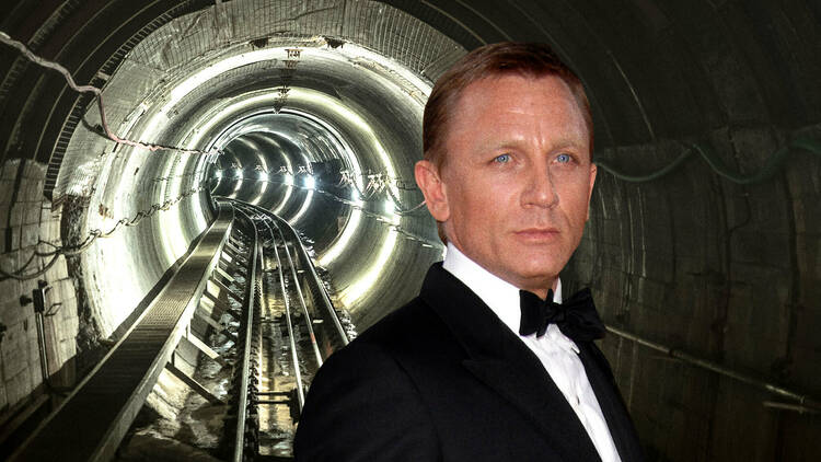 Daniel Craig (actor in James Bond) in a tube tunnel in London