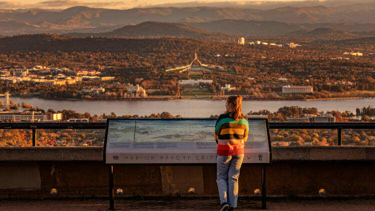 Watch the sunset at Mount Ainslie Lookout