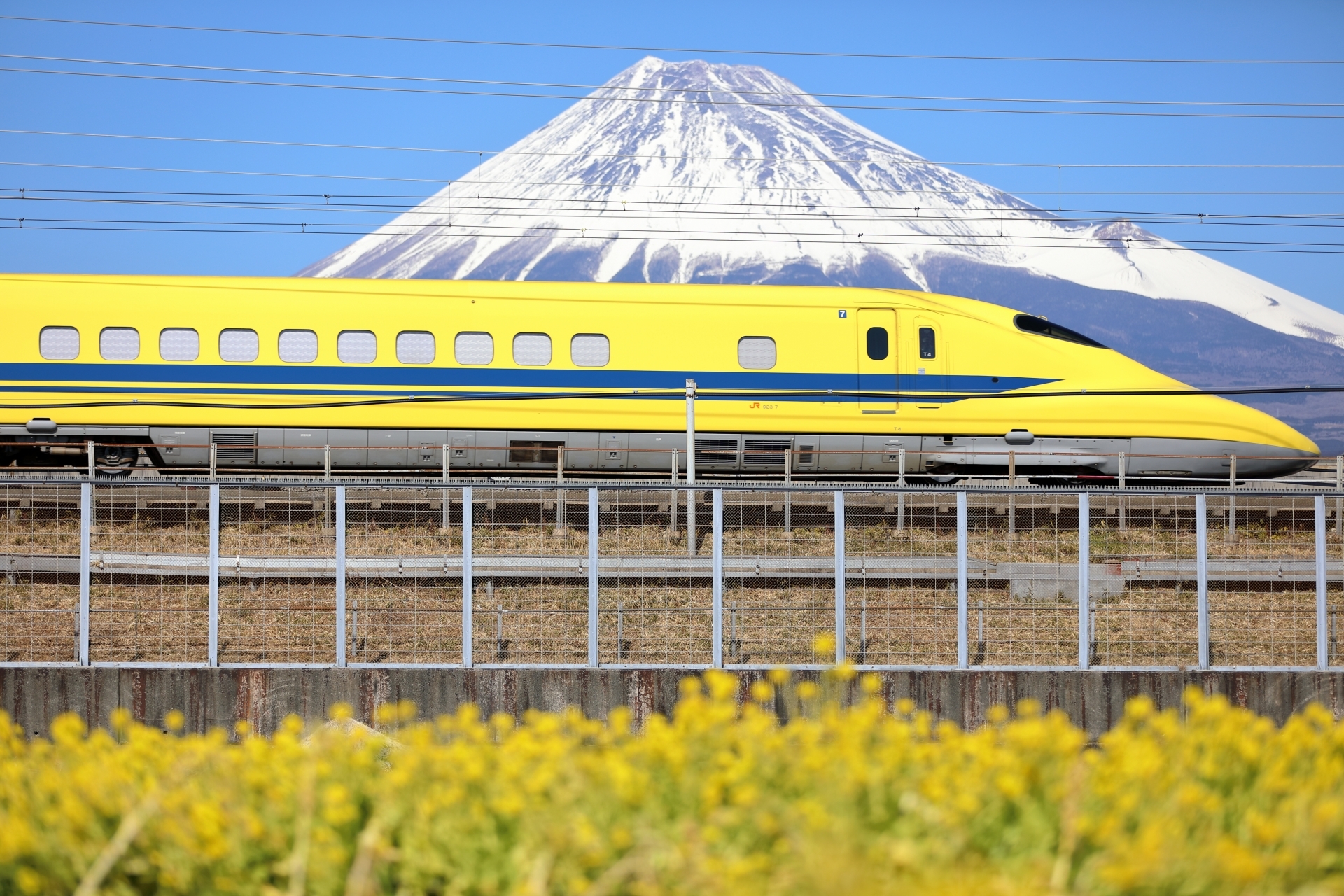 Jr Central's Lucky Yellow Bullet Train To Be Retired In 2025