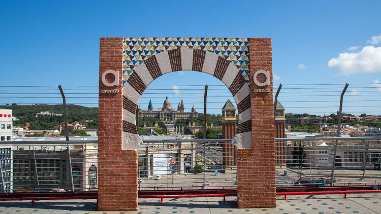 Puesta de sol con Barcelona en el infinito