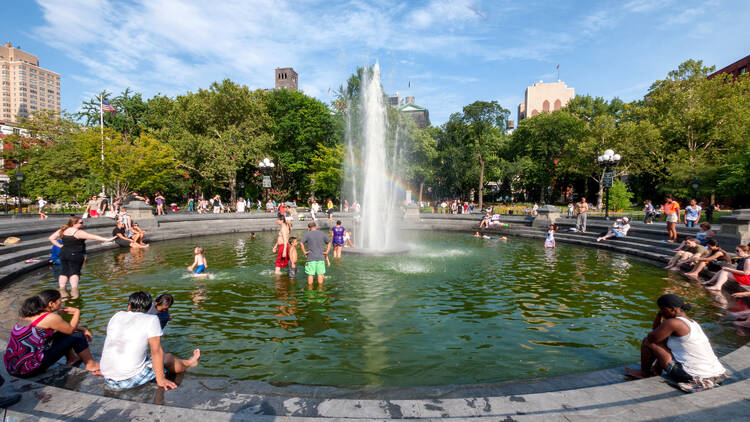 Washington Square Park fountain in NYC