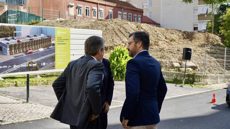 Carlos Moedas e Hugo Vieira da Silva no arranque da obra em Campo de Ourique