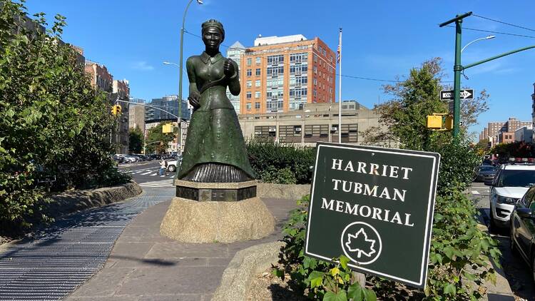 statue of Harriet Tubman in a public square