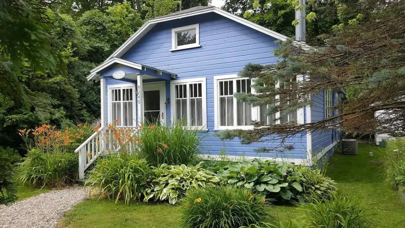 Cabins Near Chicago: 20 of the Best to Book on Airbnb