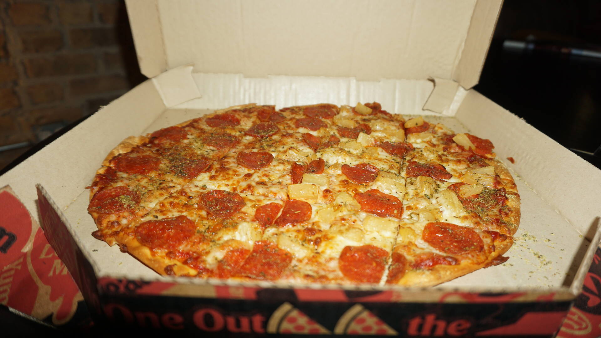 I Tried Pizza Hut’s Chicago Tavern-style Pizza And It’s Exactly What 