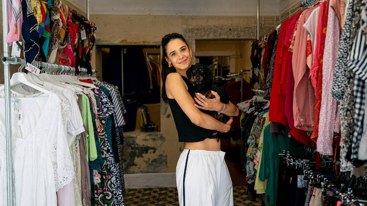 Julie Nobrega na Third Thrift Store